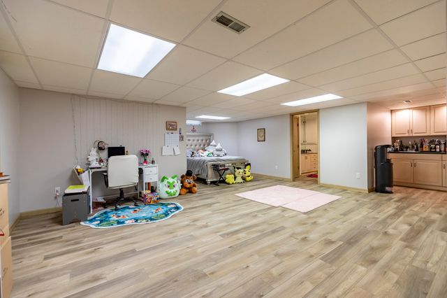9832 Twin Creek Boulevard, Munster, IN 46321