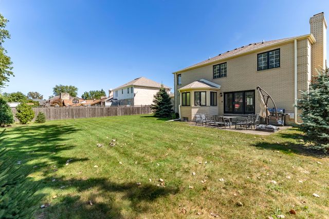 9832 Twin Creek Boulevard, Munster, IN 46321