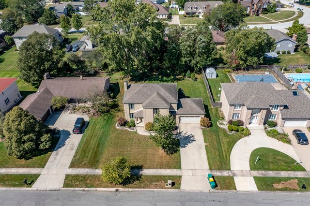 9832 Twin Creek Boulevard, Munster, IN 46321