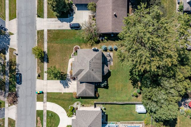 9832 Twin Creek Boulevard, Munster, IN 46321