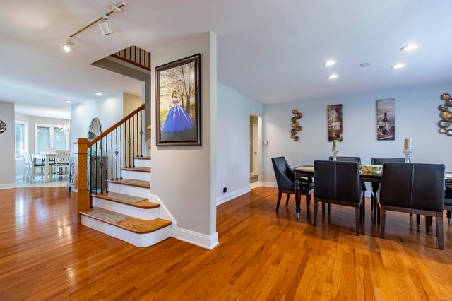 9832 Twin Creek Boulevard, Munster, IN 46321