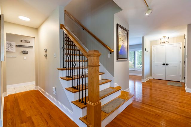 9832 Twin Creek Boulevard, Munster, IN 46321