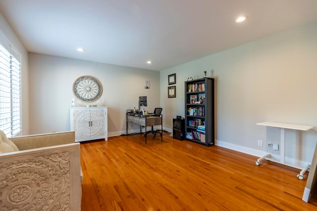 9832 Twin Creek Boulevard, Munster, IN 46321