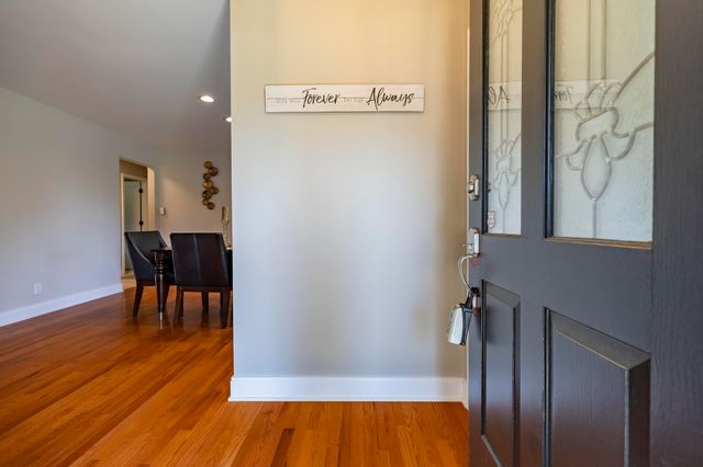 9832 Twin Creek Boulevard, Munster, IN 46321
