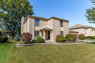 9832 Twin Creek Boulevard, Munster, IN 46321