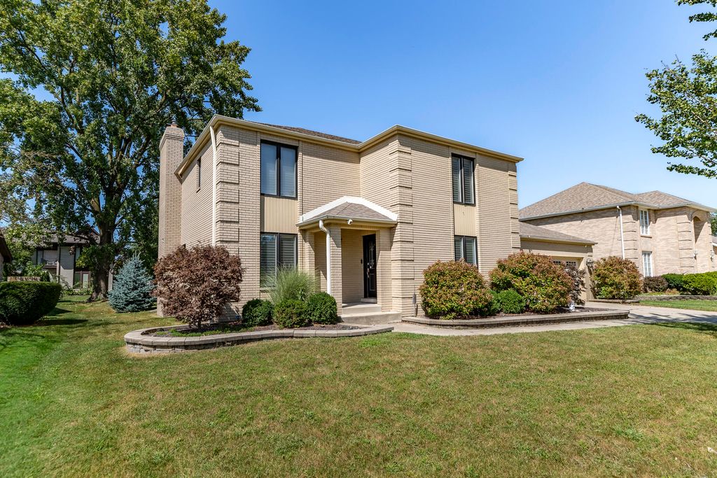 9832 Twin Creek Boulevard, Munster, IN 46321