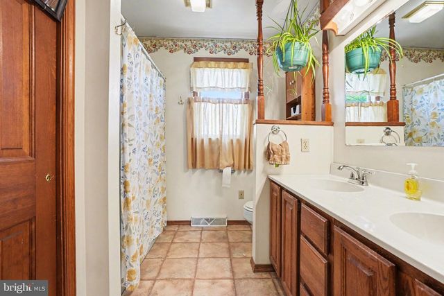 1106 EASY RD, Carlisle, PA 17015