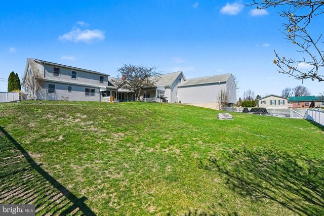 1106 EASY RD, Carlisle, PA 17015