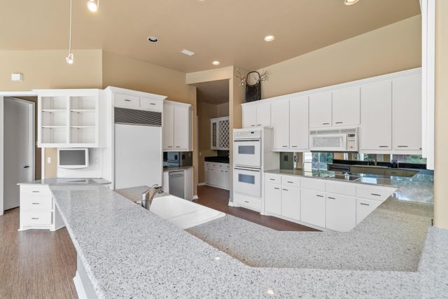 6020 Parksedge Lane, Dallas, TX 75252