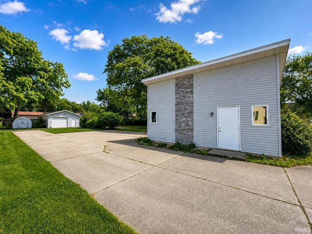 3718 Lincolnway East, Mishawaka, IN 46544