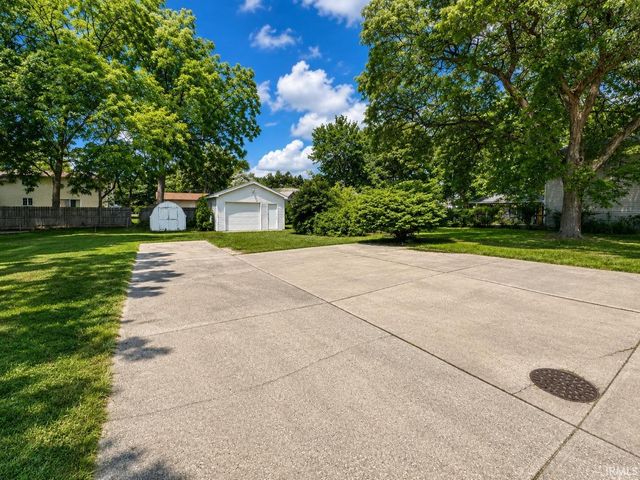 3718 Lincolnway East, Mishawaka, IN 46544
