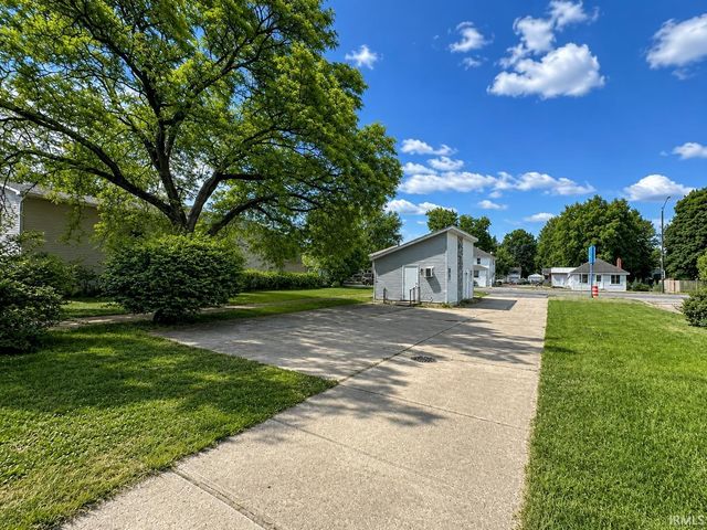 3718 Lincolnway East, Mishawaka, IN 46544