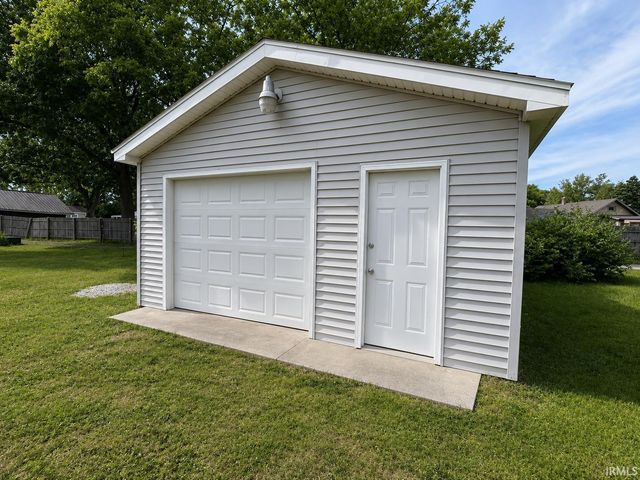 3718 Lincolnway East, Mishawaka, IN 46544
