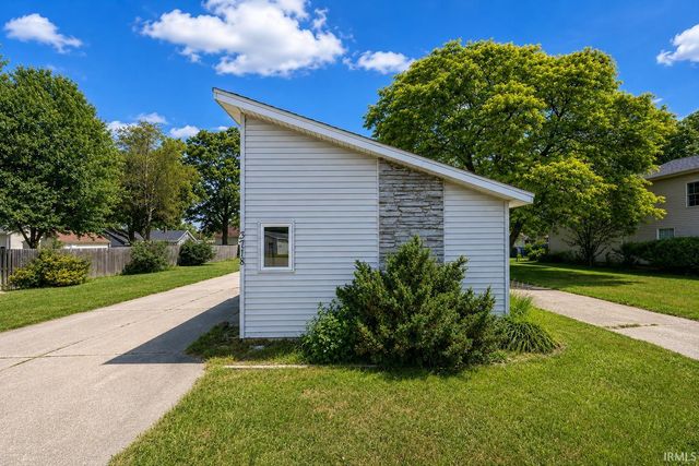 3718 Lincolnway East, Mishawaka, IN 46544