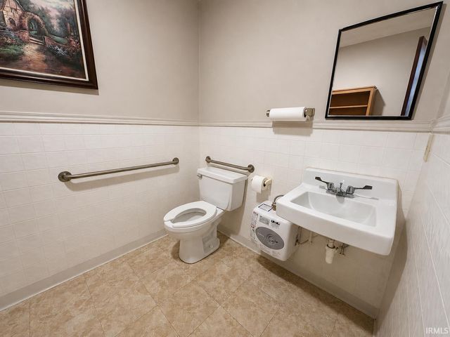 3718 Lincolnway East, Mishawaka, IN 46544