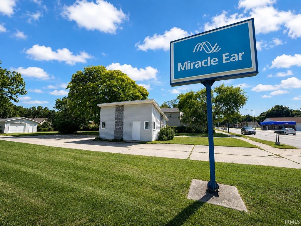 3718 Lincolnway East, Mishawaka, IN 46544