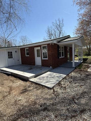 1021 Preston Dr, Burns, TN 37029