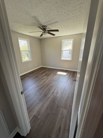 1021 Preston Dr, Burns, TN 37029