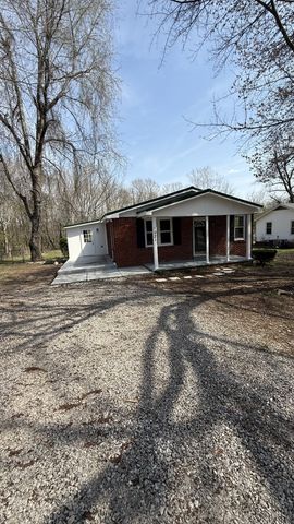 1021 Preston Dr, Burns, TN 37029