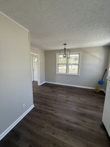 1021 Preston Dr, Burns, TN 37029