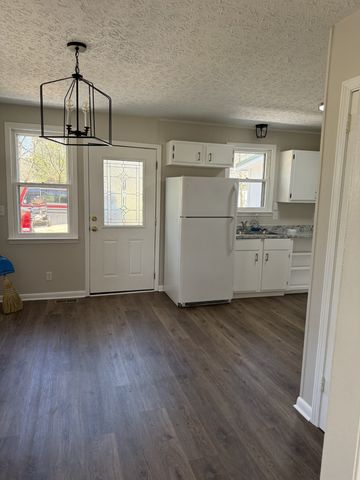 1021 Preston Dr, Burns, TN 37029