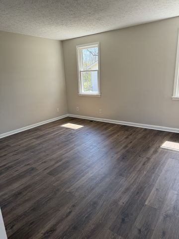 1021 Preston Dr, Burns, TN 37029