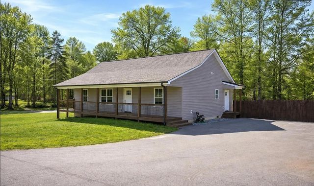 745 Dave Nix Road, Seneca, SC 29678