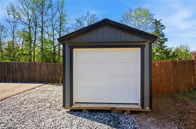 745 Dave Nix Road, Seneca, SC 29678