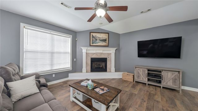 671 Reisling Street, Centerton, AR 72719