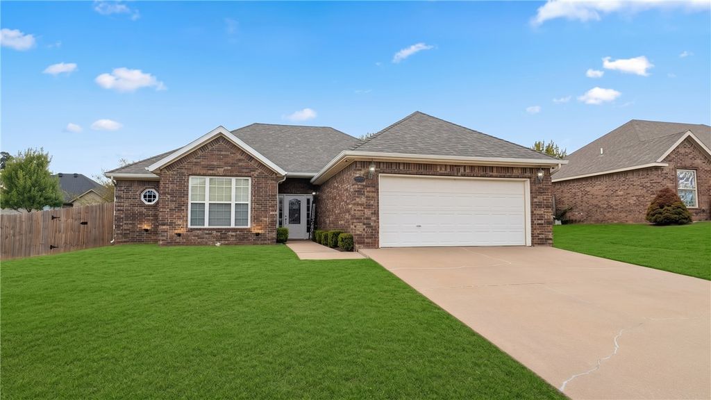671 Reisling Street, Centerton, AR 72719