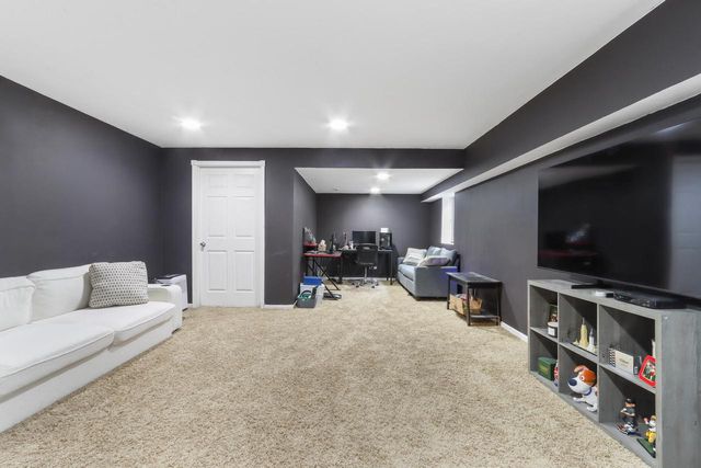 920 N Hearthstone STREET, Elkhorn, WI 53121