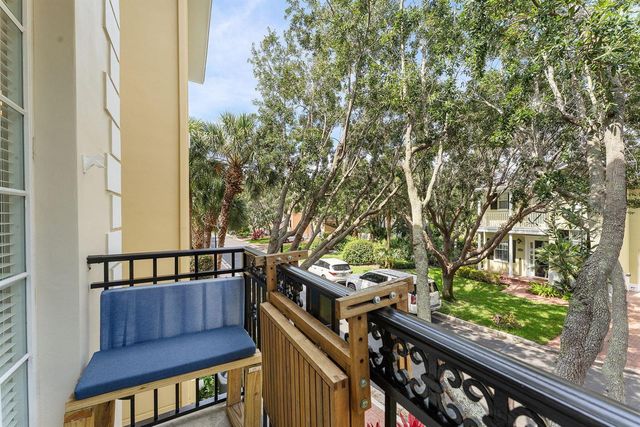 1035 W Heritage Club Circle, Delray Beach, FL 33483