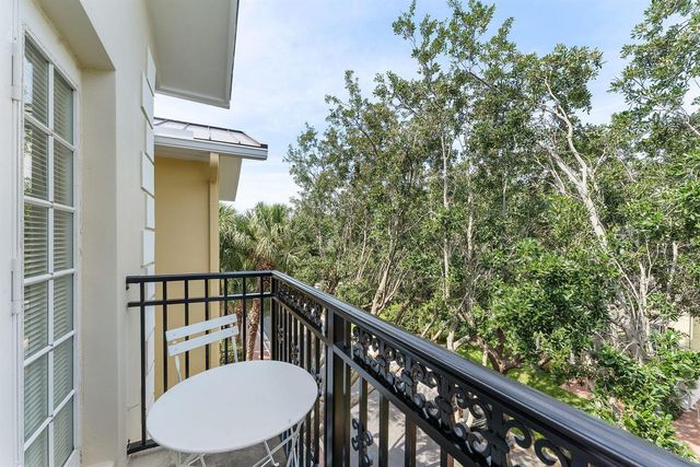 1035 W Heritage Club Circle, Delray Beach, FL 33483
