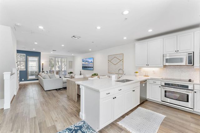 1035 W Heritage Club Circle, Delray Beach, FL 33483