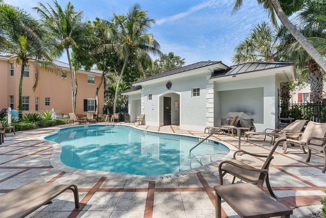 1035 W Heritage Club Circle, Delray Beach, FL 33483
