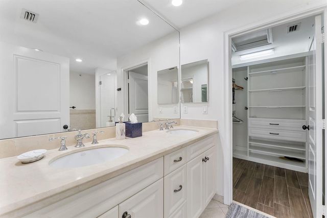 1035 W Heritage Club Circle, Delray Beach, FL 33483