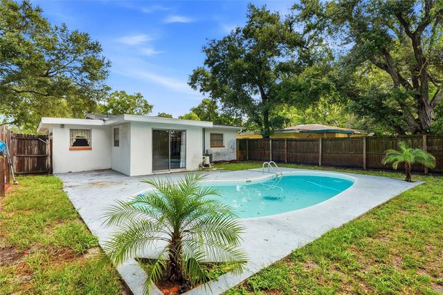 427 1ST AVENUE NE, Largo, FL 33770