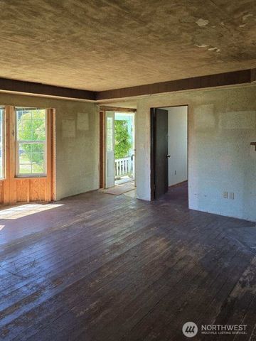 17417 Spruce Way, Lynnwood, WA 98037