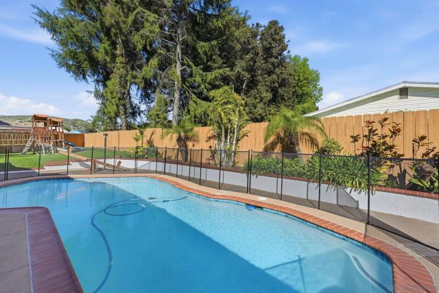 9349 Nalini Ct, Santee, CA 92071