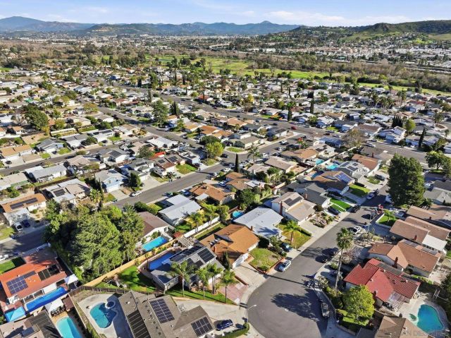 9349 Nalini Ct, Santee, CA 92071