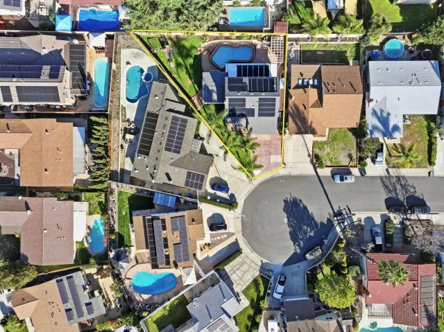 9349 Nalini Ct, Santee, CA 92071