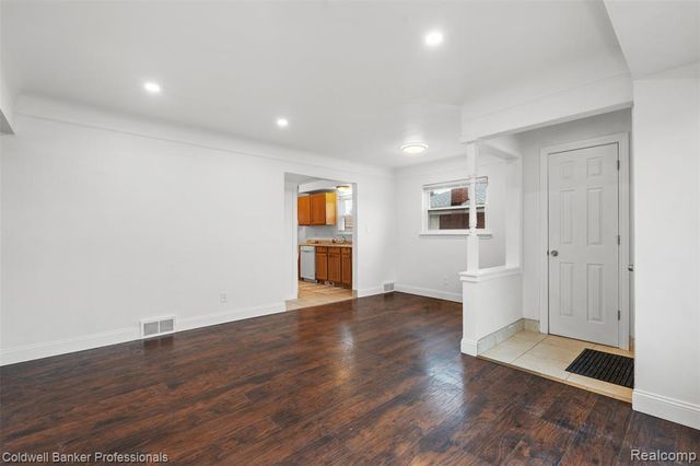 27734 Maplewood Street, Garden City, MI 48135