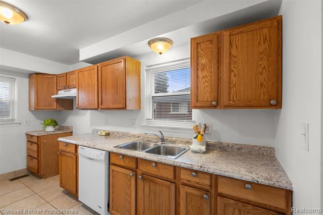 27734 Maplewood Street, Garden City, MI 48135