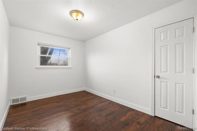 27734 Maplewood Street, Garden City, MI 48135