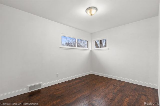 27734 Maplewood Street, Garden City, MI 48135