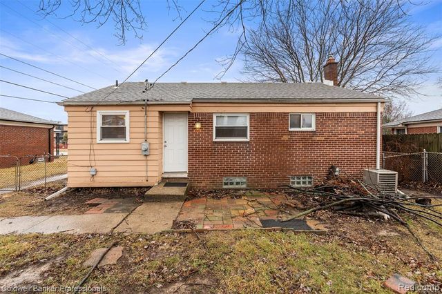 27734 Maplewood Street, Garden City, MI 48135