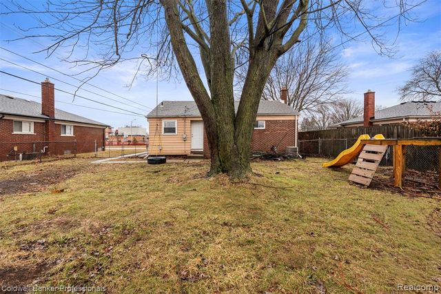 27734 Maplewood Street, Garden City, MI 48135