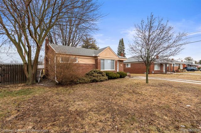 27734 Maplewood Street, Garden City, MI 48135