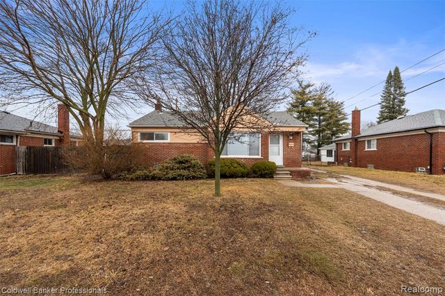 27734 Maplewood Street, Garden City, MI 48135