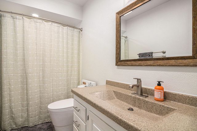 5776 Leisure S Drive SE, Grand Rapids, MI 49548